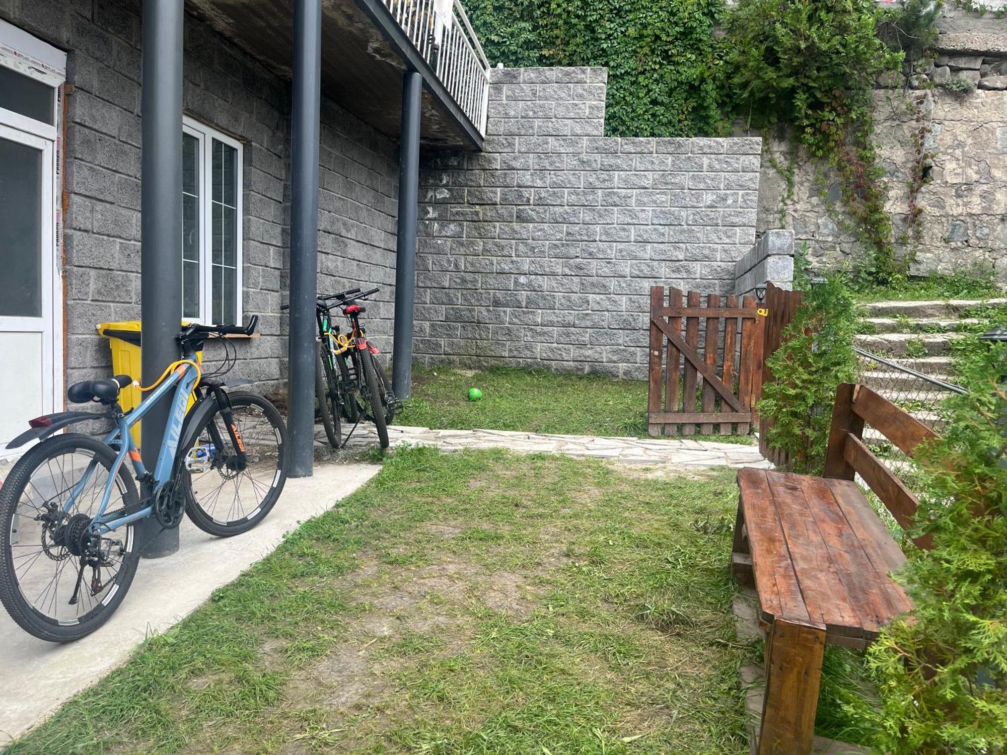 Hostel La Casa Дилиян Екстериор снимка