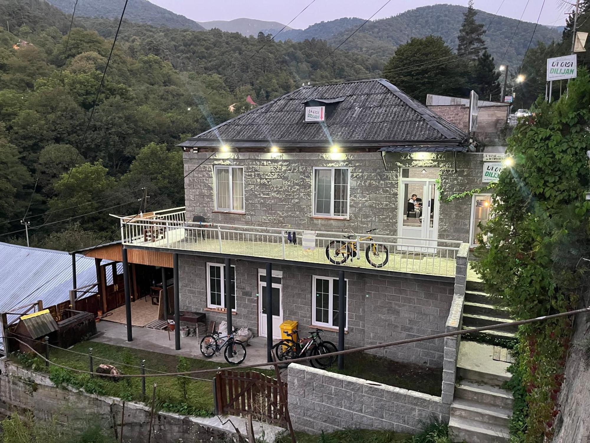 Hostel La Casa Дилиян Екстериор снимка