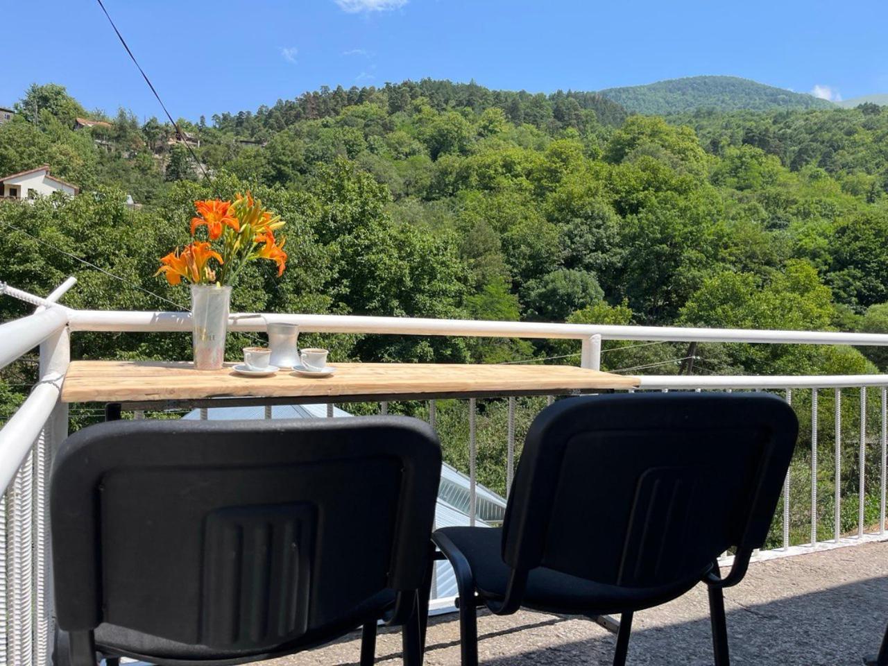 Hostel La Casa Дилиян Екстериор снимка